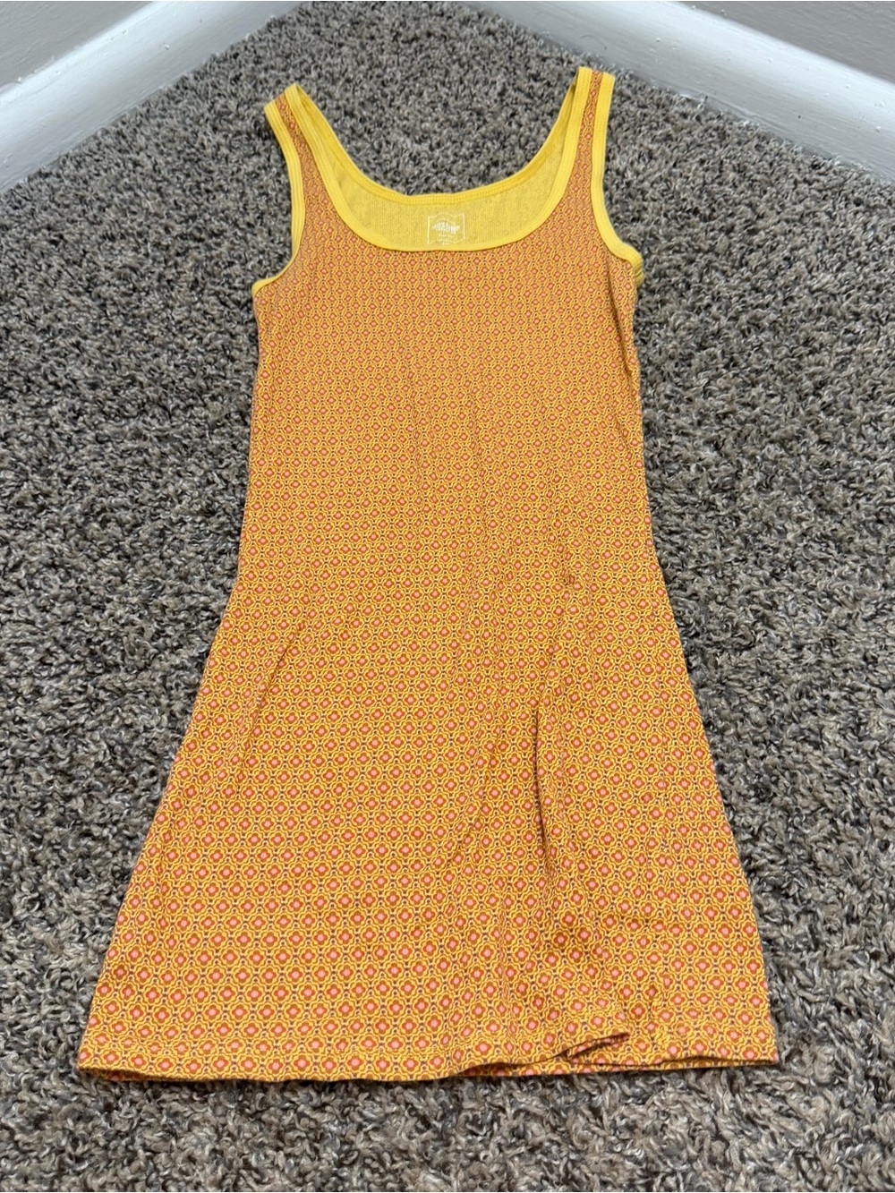 Y2K Mossimo Supply Co. Yellow Tight Fitted Tank Top with Orange Geometric Print